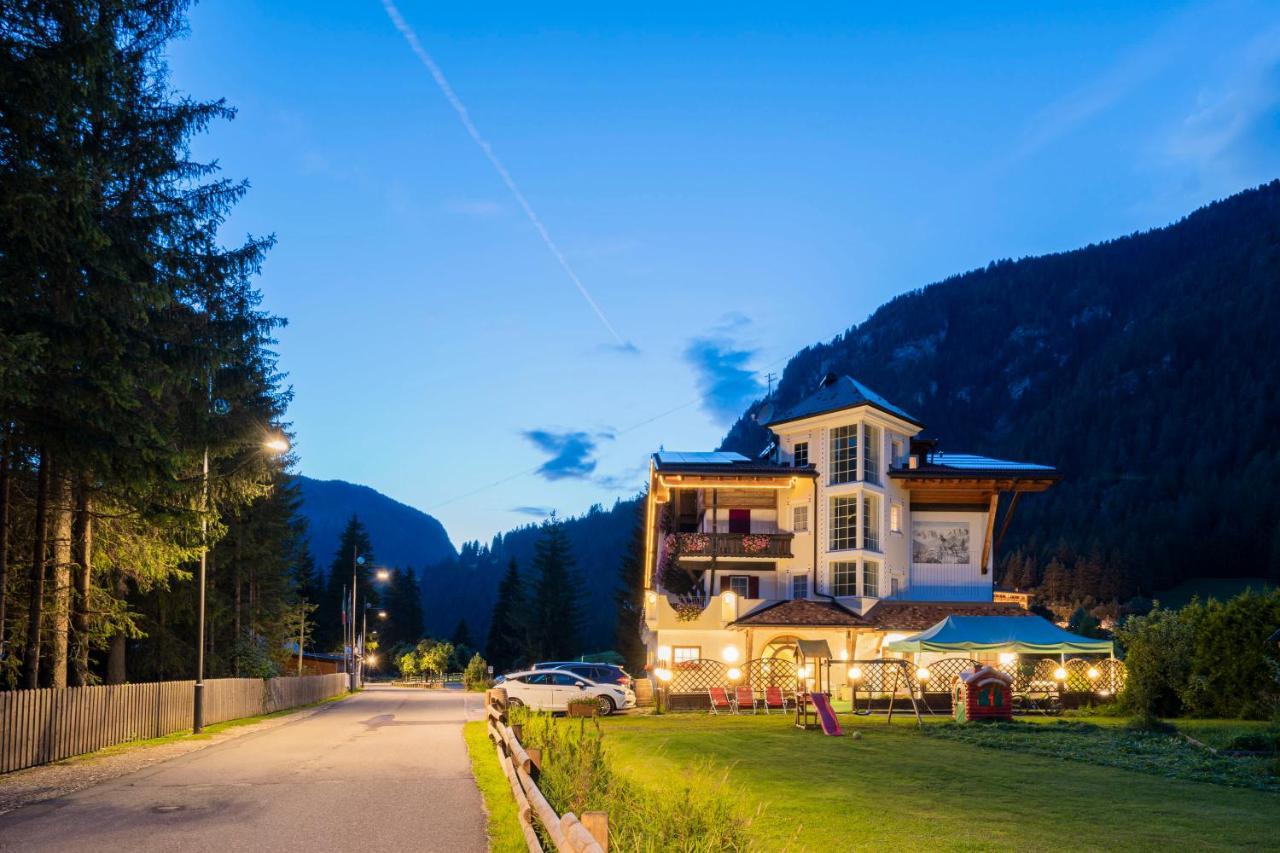 Chalet Pineta Relax Location Canazei Exteriör bild