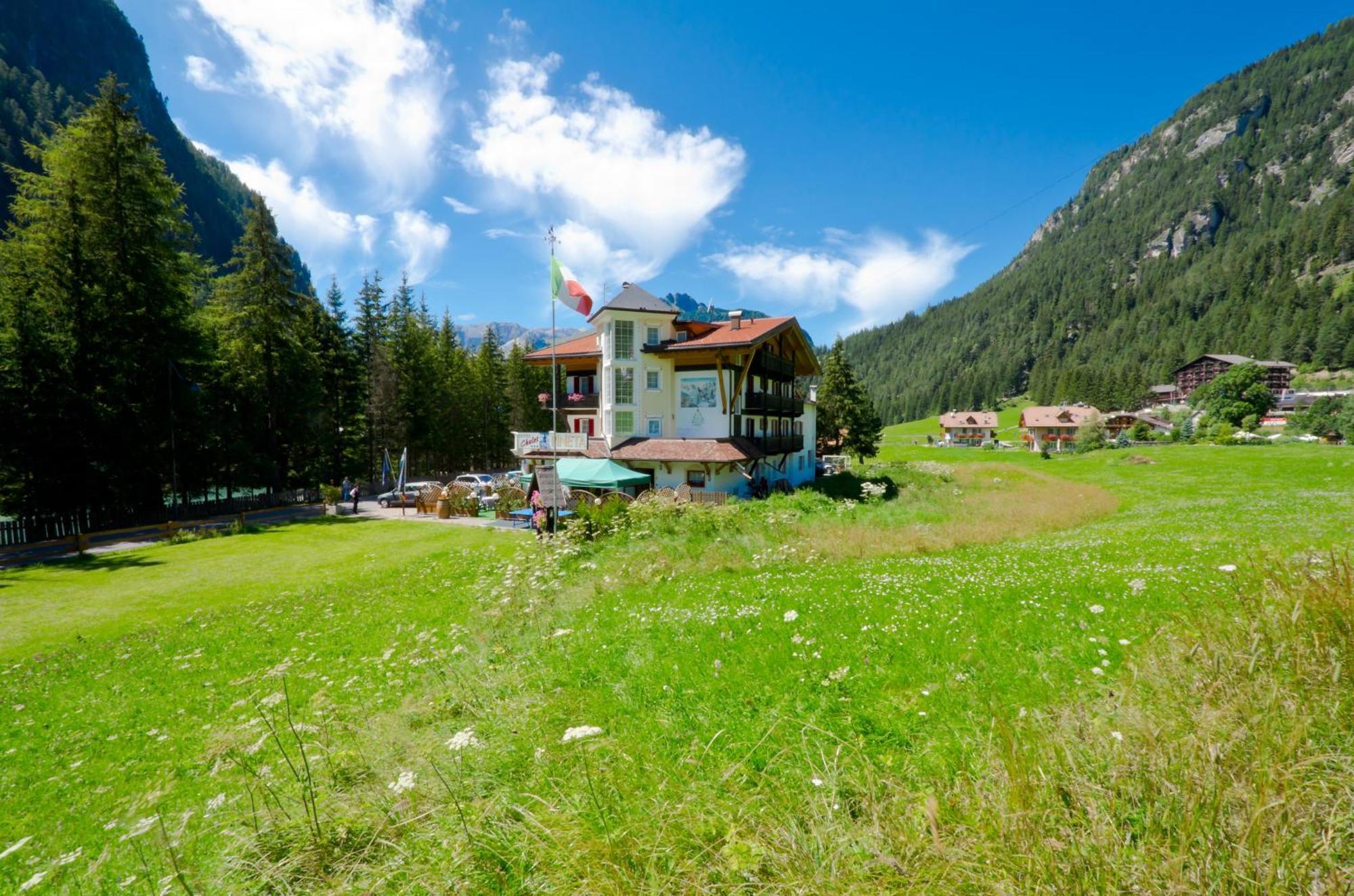 Chalet Pineta Relax Location Canazei Exteriör bild