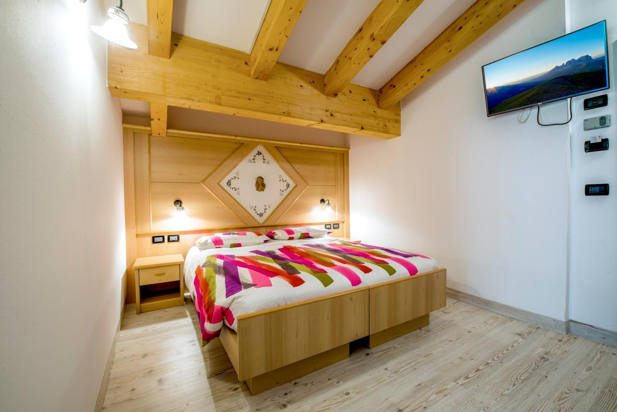 Chalet Pineta Relax Location Canazei Exteriör bild